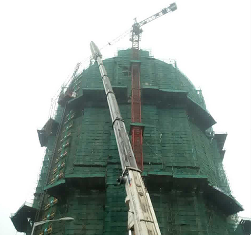永州市吊车在工地上作业